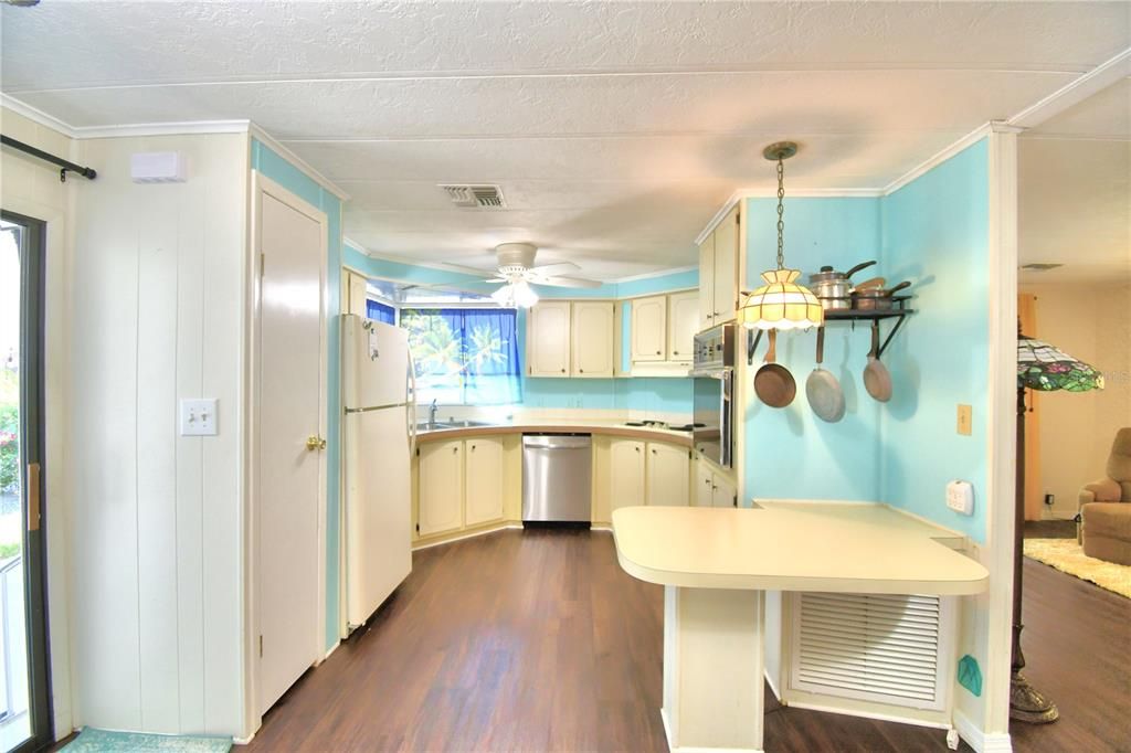 For Sale: $129,000 (2 beds, 2 baths, 1152 Square Feet)