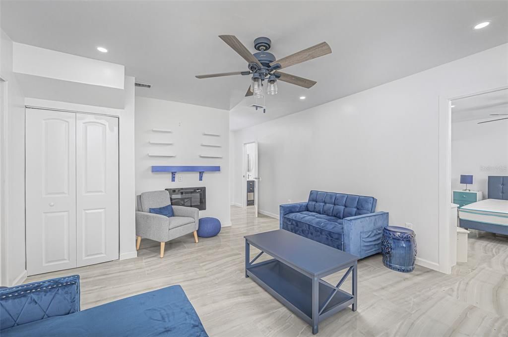 For Sale: $1,087,000 (3 beds, 2 baths, 2113 Square Feet)