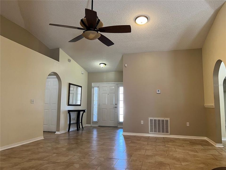 For Sale: $375,000 (3 beds, 2 baths, 1617 Square Feet)