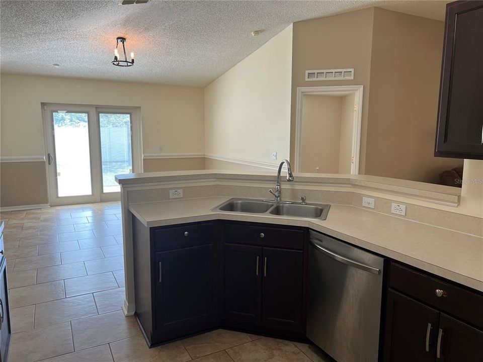 For Sale: $375,000 (3 beds, 2 baths, 1617 Square Feet)
