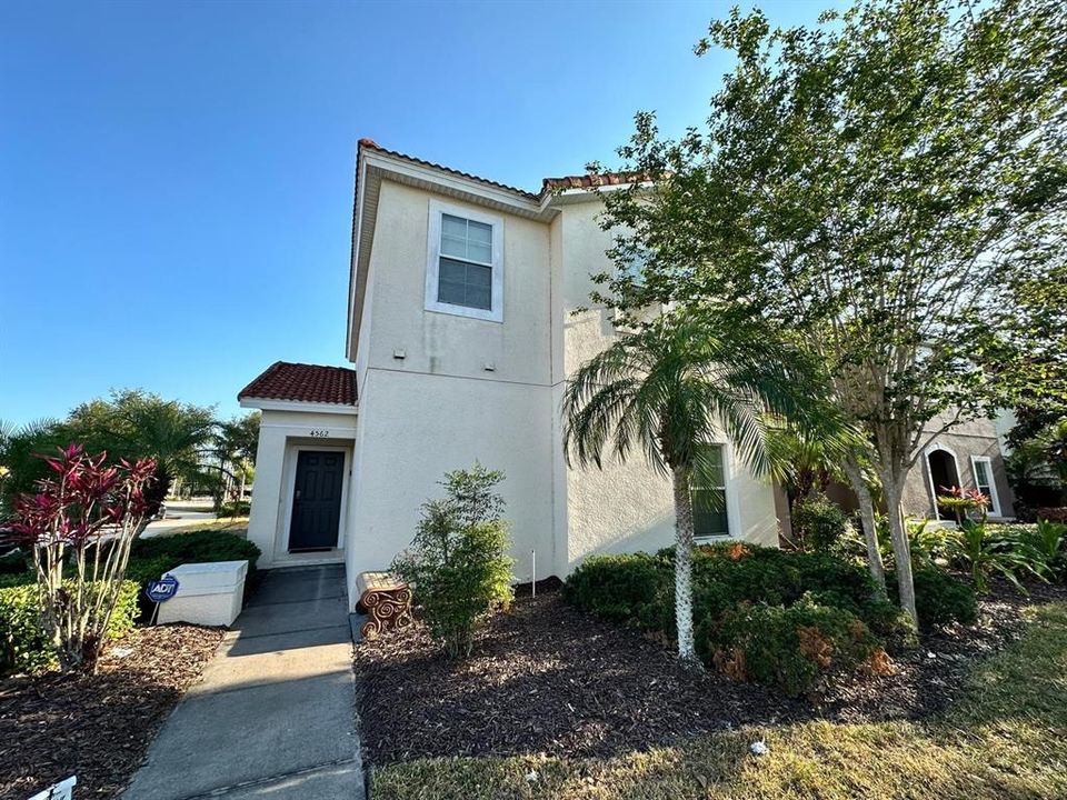Active With Contract: $2,500 (4 beds, 3 baths, 1661 Square Feet)