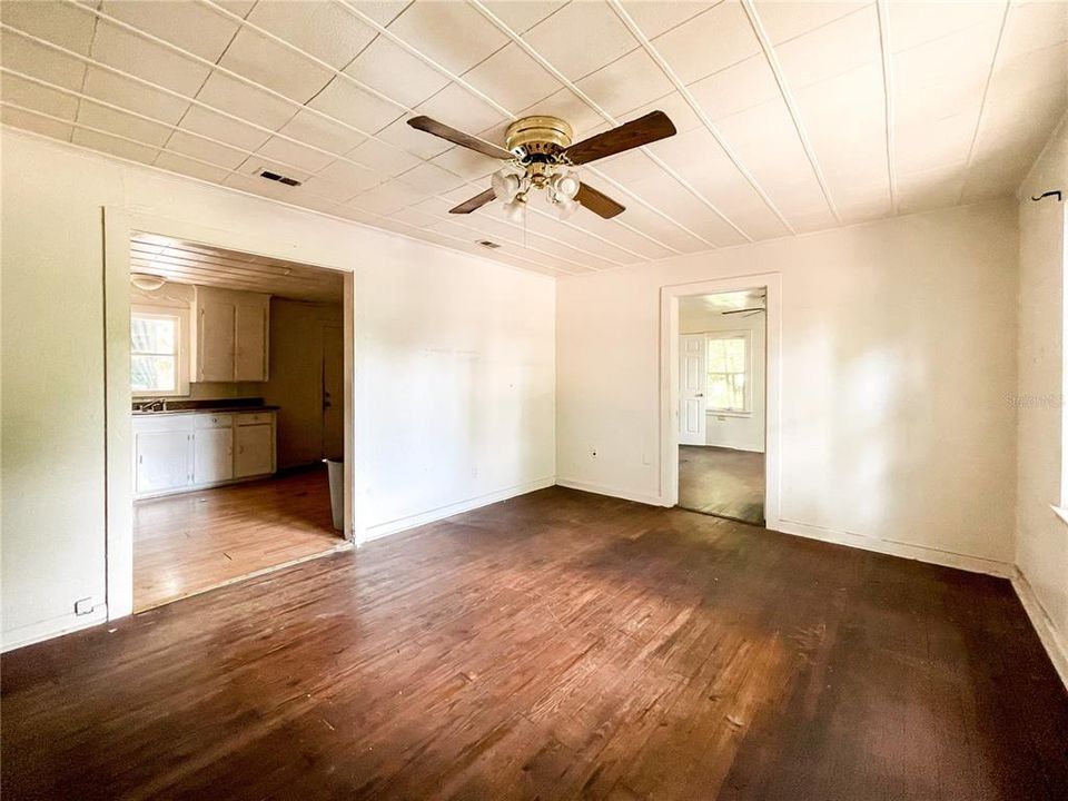 For Sale: $119,000 (3 beds, 1 baths, 1108 Square Feet)