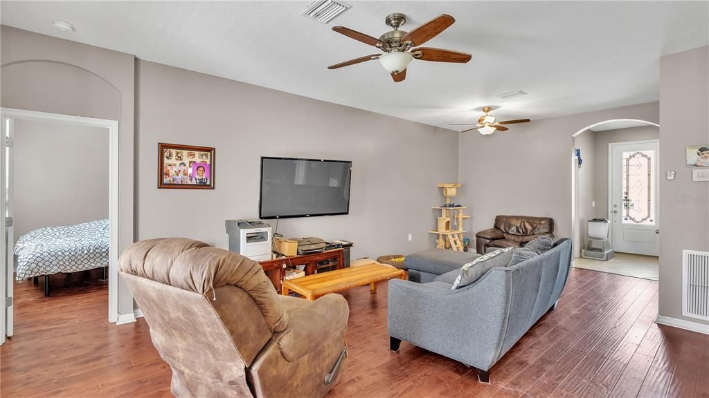 For Sale: $329,900 (3 beds, 2 baths, 1597 Square Feet)