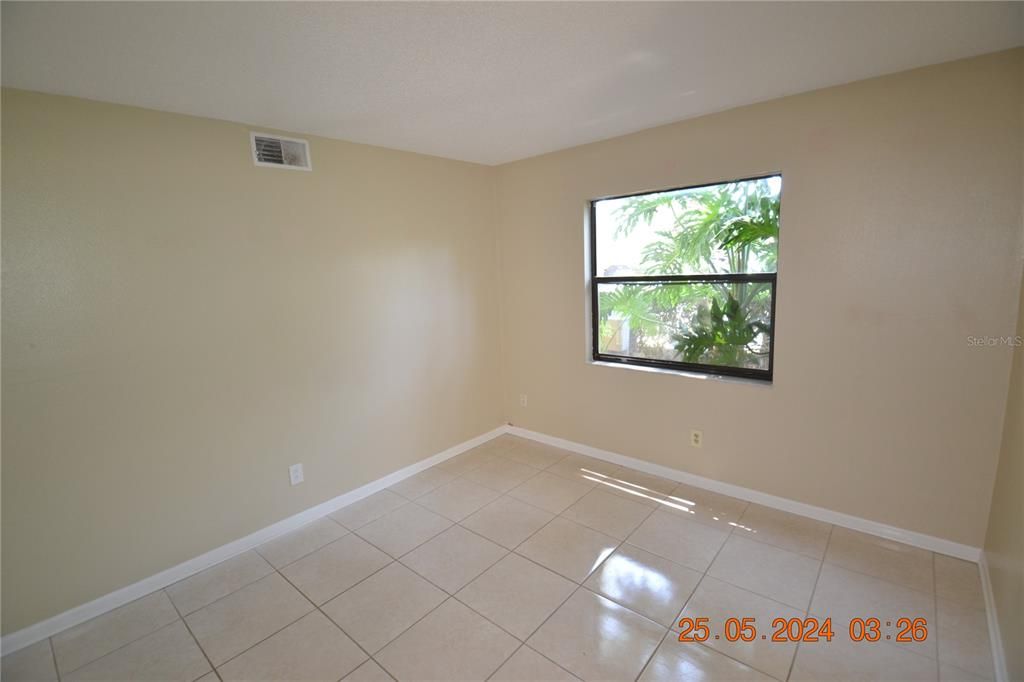 Active With Contract: $210,000 (2 beds, 1 baths, 850 Square Feet)