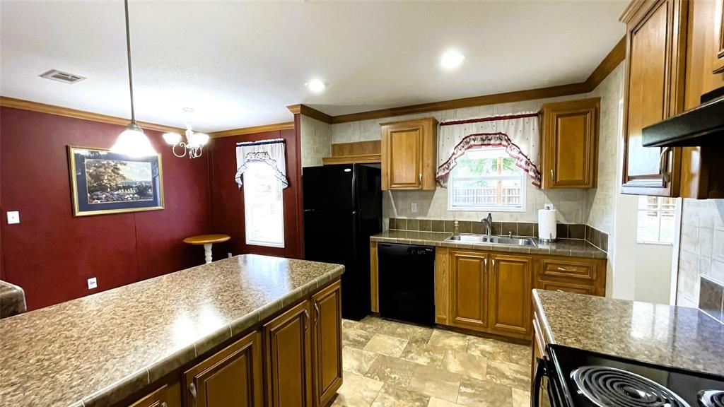 For Sale: $239,900 (3 beds, 2 baths, 1170 Square Feet)