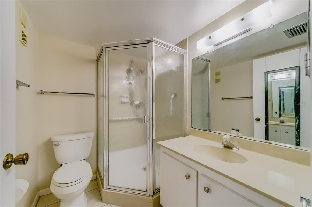 待售: $199,000 (2 贝兹, 2 浴室, 970 平方英尺)