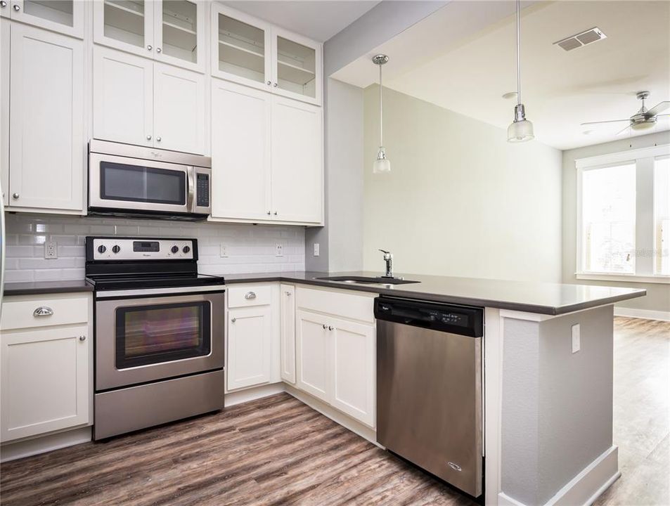 For Rent: $2,699 (2 beds, 2 baths, 1122 Square Feet)