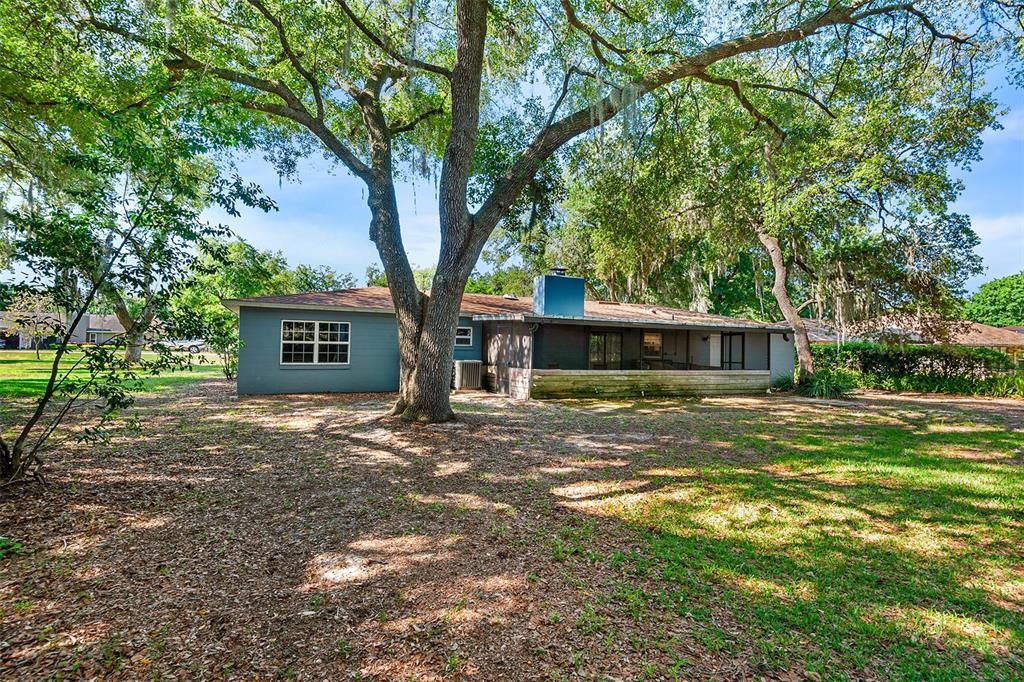 Active With Contract: $333,000 (3 beds, 2 baths, 1629 Square Feet)