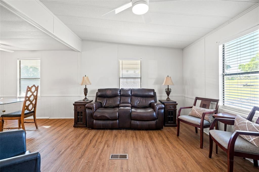 For Sale: $156,500 (3 beds, 2 baths, 1056 Square Feet)