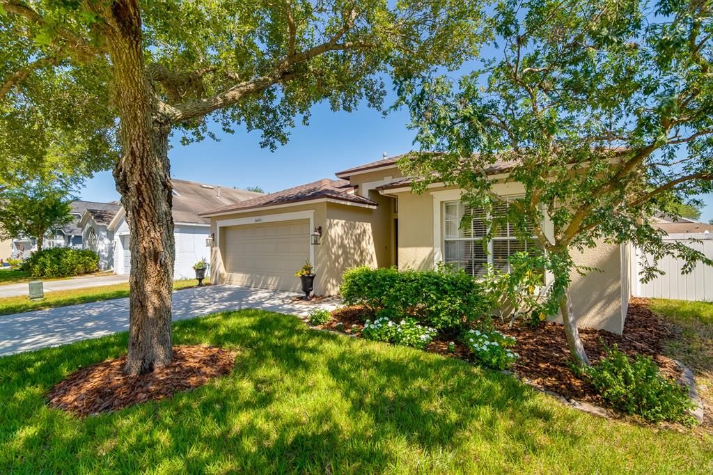 Recently Sold: $430,000 (4 beds, 2 baths, 2014 Square Feet)