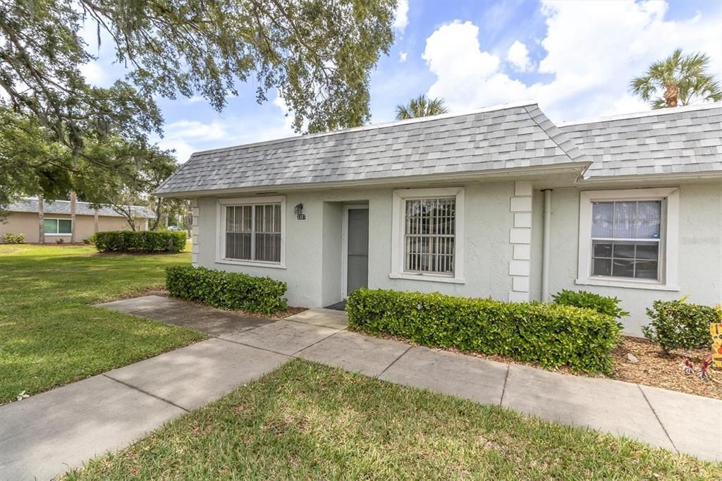 Active With Contract: $169,900 (2 beds, 2 baths, 923 Square Feet)
