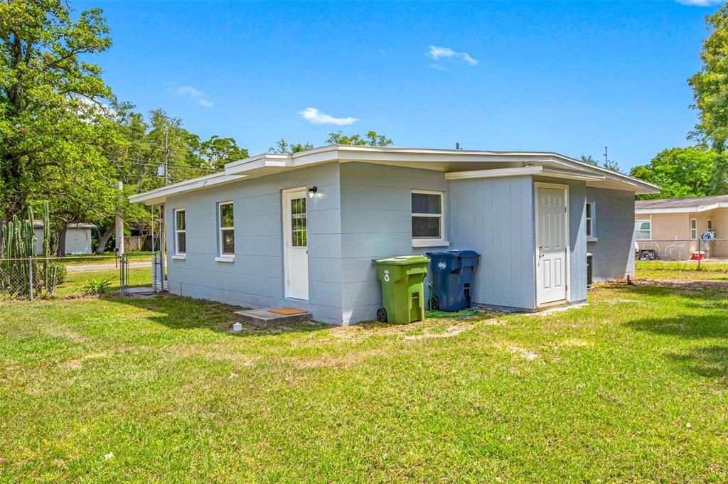 Active With Contract: $294,000 (3 beds, 1 baths, 1008 Square Feet)