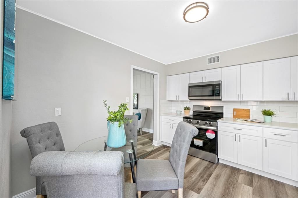 Active With Contract: $294,000 (3 beds, 1 baths, 1008 Square Feet)