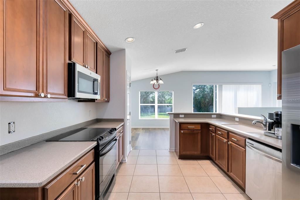 . The eat-in kitchen is a chef's dream, featuring a convenient breakfast bar, ample 42” cabinets, and a pantry for all your storage needs.