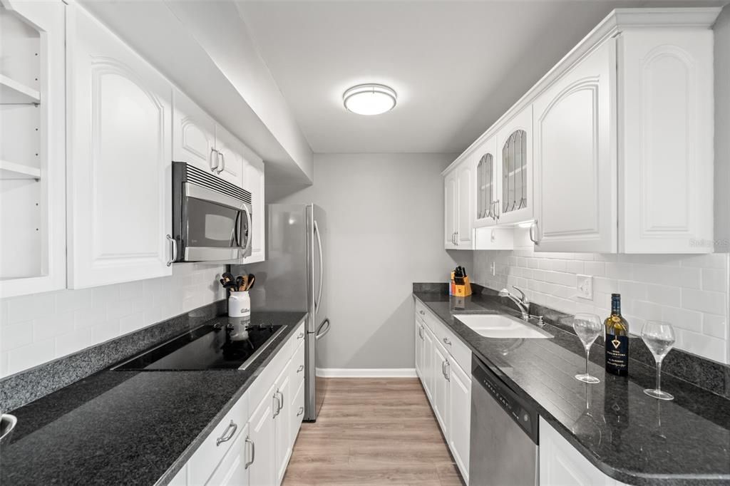 For Sale: $374,500 (2 beds, 2 baths, 1055 Square Feet)