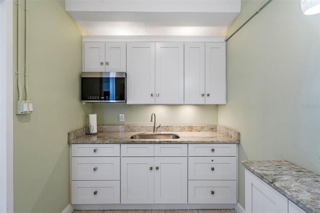 For Sale: $374,500 (2 beds, 2 baths, 1055 Square Feet)