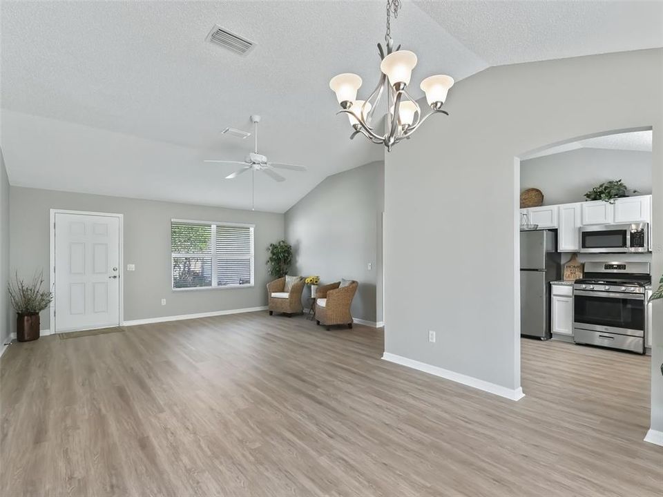 For Sale: $304,900 (2 beds, 2 baths, 1248 Square Feet)