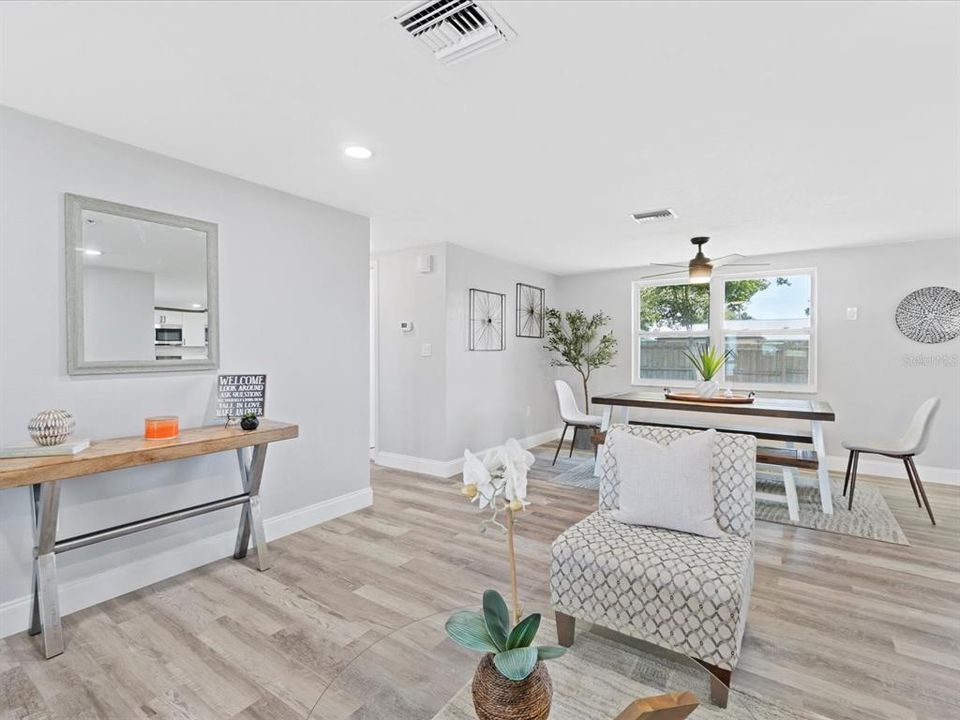 Active With Contract: $254,900 (2 beds, 2 baths, 1248 Square Feet)