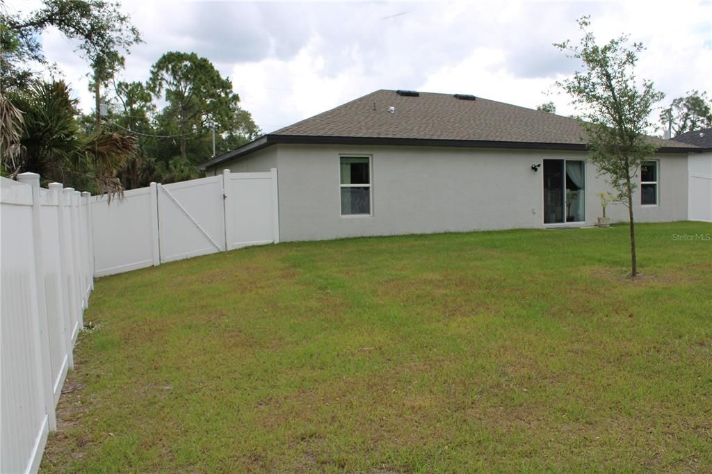 For Sale: $308,000 (3 beds, 2 baths, 1274 Square Feet)
