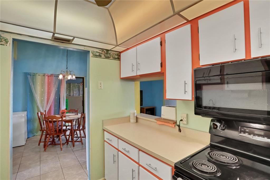 For Sale: $240,000 (2 beds, 2 baths, 1032 Square Feet)