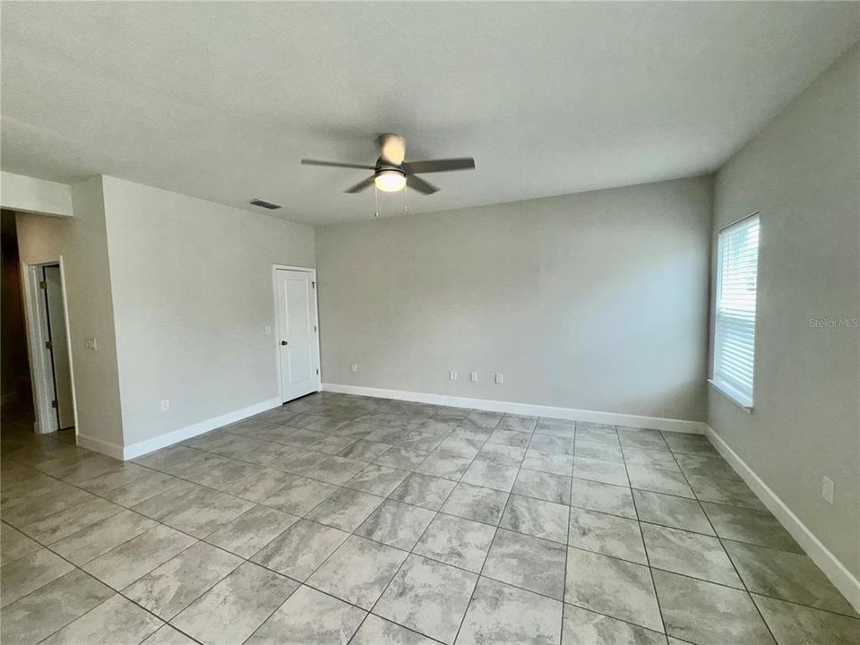 Recently Rented: $2,345 (4 beds, 2 baths, 2336 Square Feet)