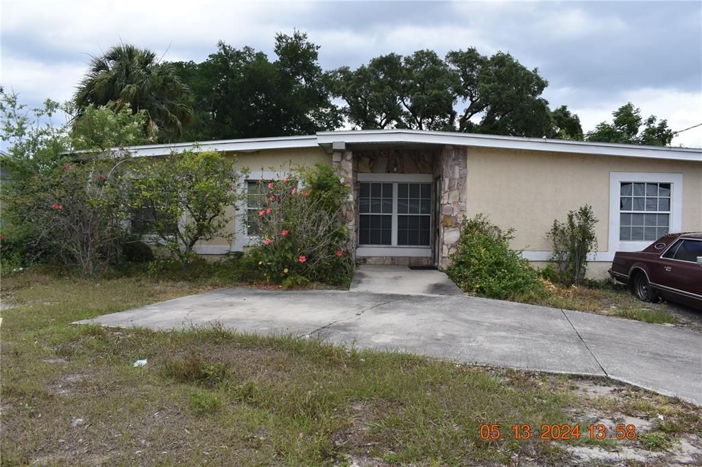 Active With Contract: $235,000 (3 beds, 2 baths, 1982 Square Feet)