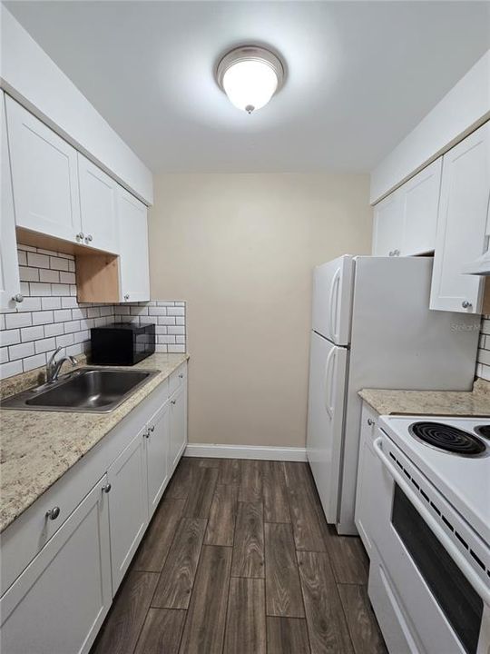 For Rent: $1,350 (1 beds, 1 baths, 585 Square Feet)