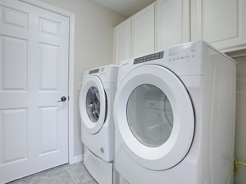 LAUNDRY ROOM WITH  CABINETS