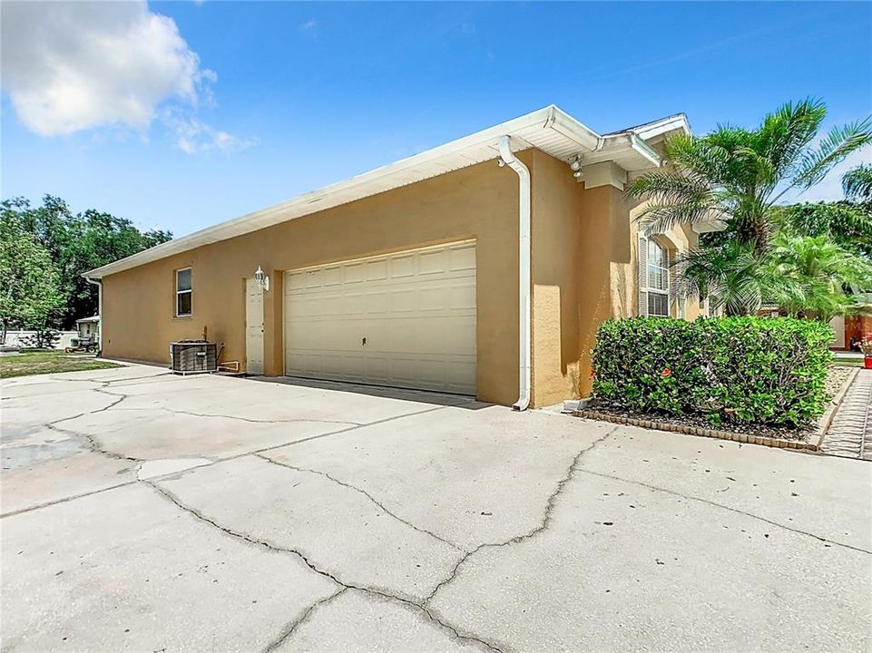 Active With Contract: $599,900 (4 beds, 3 baths, 2589 Square Feet)