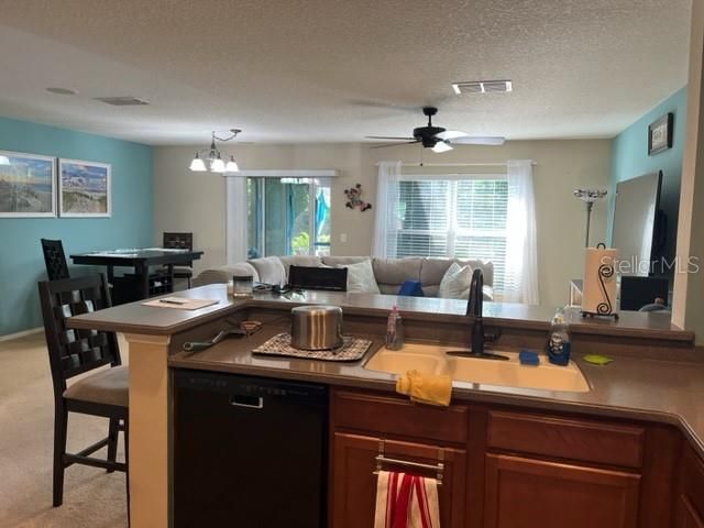 For Rent: $2,050 (2 beds, 2 baths, 1294 Square Feet)