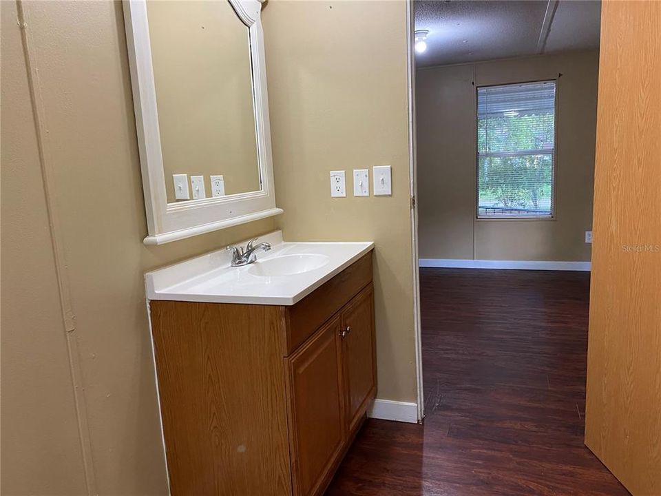 Recently Rented: $1,500 (3 beds, 2 baths, 920 Square Feet)