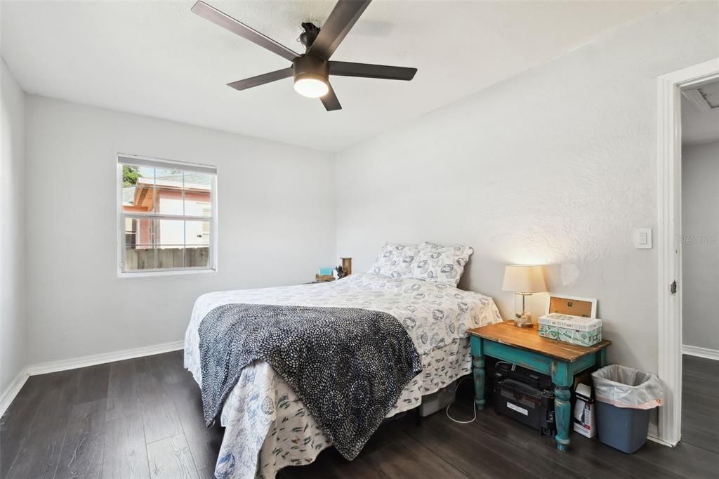 Active With Contract: $280,000 (2 beds, 1 baths, 720 Square Feet)
