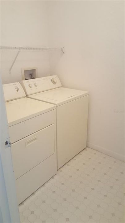 For Rent: $1,300 (1 beds, 1 baths, 892 Square Feet)