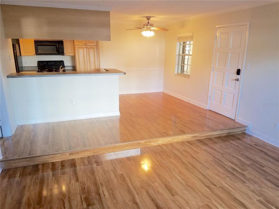 For Sale: $230,000 (1 beds, 1 baths, 776 Square Feet)