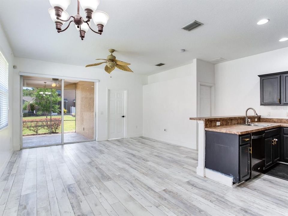 For Sale: $319,999 (3 beds, 2 baths, 1354 Square Feet)