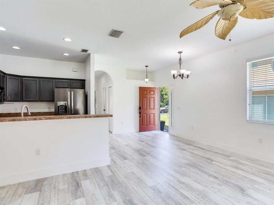 For Sale: $319,999 (3 beds, 2 baths, 1354 Square Feet)