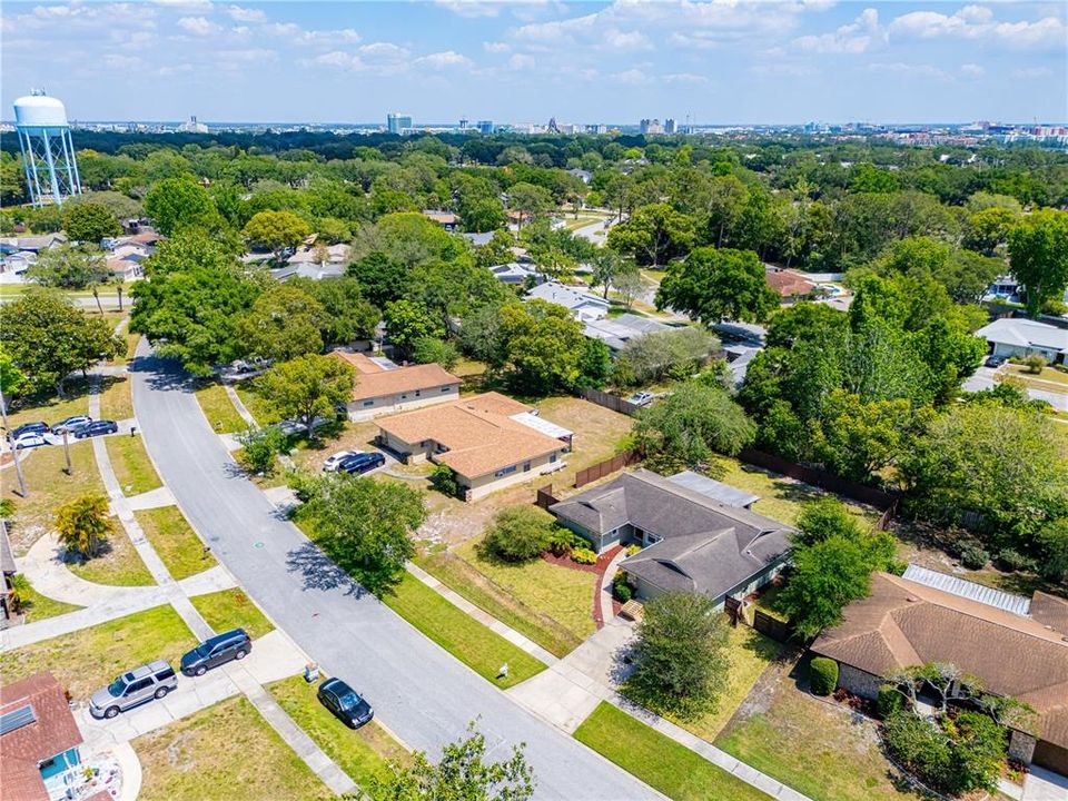 For Sale: $524,900 (4 beds, 2 baths, 1951 Square Feet)