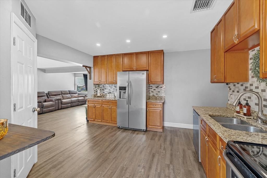 For Sale: $410,000 (3 beds, 1 baths, 1382 Square Feet)