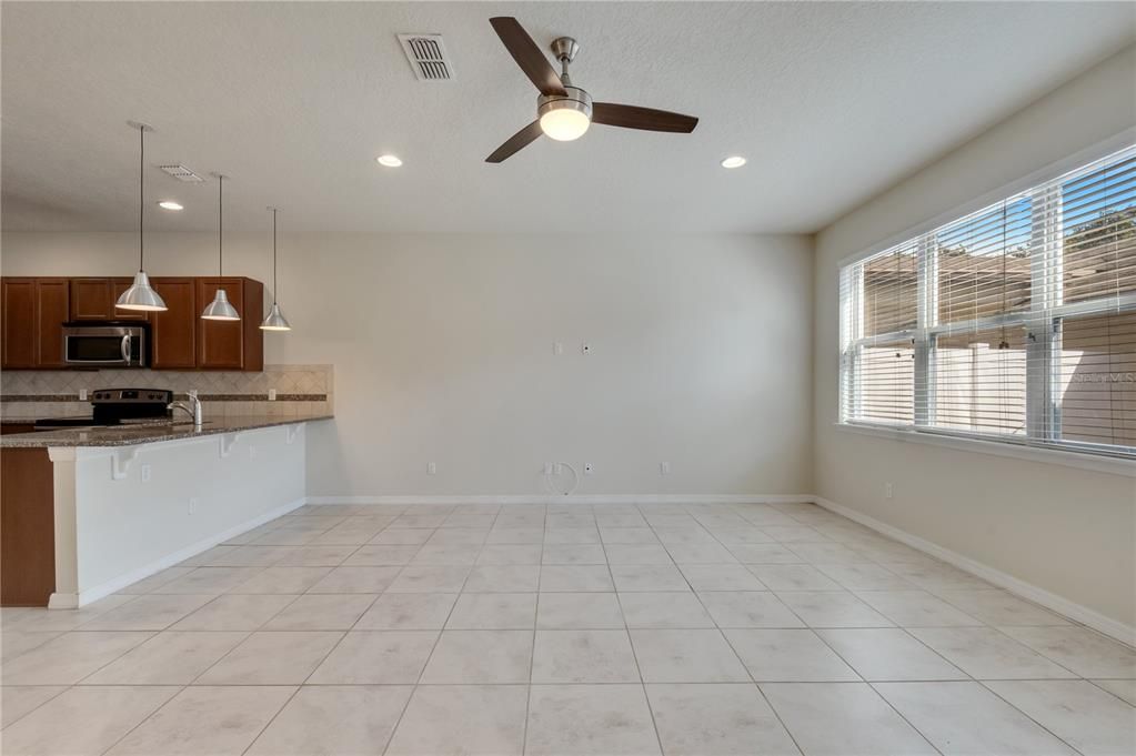 For Sale: $379,900 (3 beds, 3 baths, 1825 Square Feet)