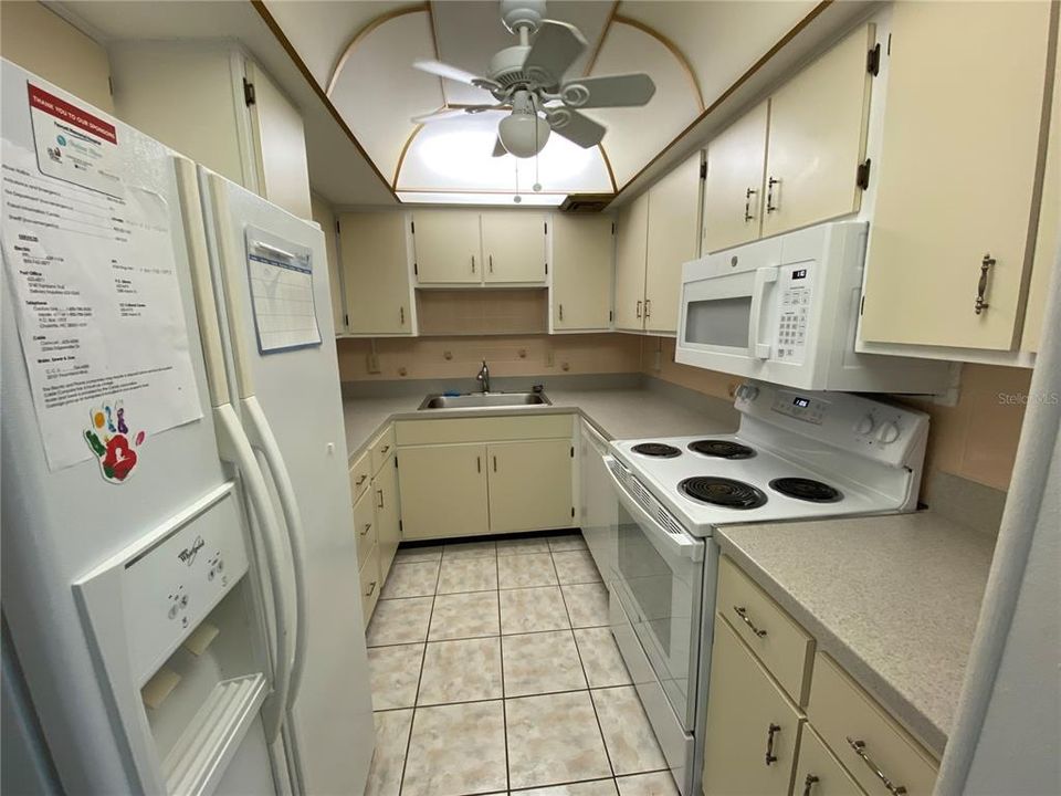 For Sale: $159,000 (2 beds, 2 baths, 919 Square Feet)