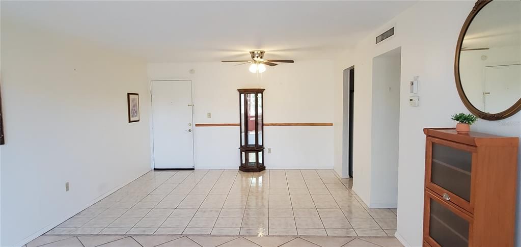 For Sale: $159,000 (2 beds, 2 baths, 919 Square Feet)