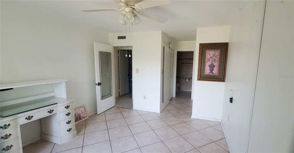 For Sale: $159,000 (2 beds, 2 baths, 919 Square Feet)