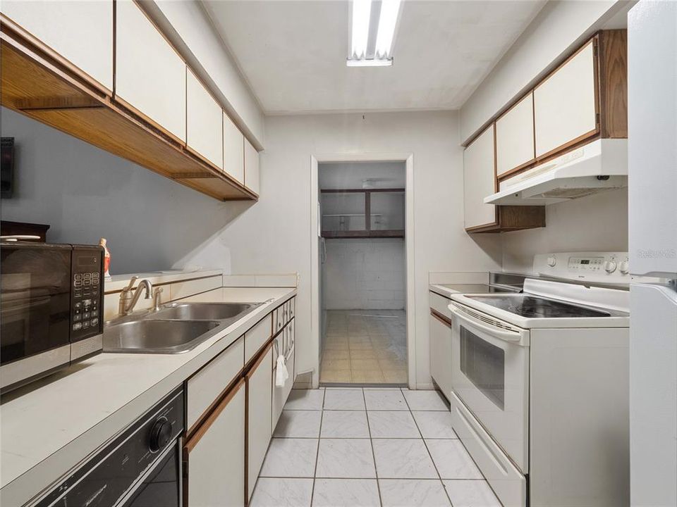 For Sale: $255,000 (2 beds, 2 baths, 1660 Square Feet)
