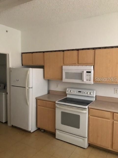 Recently Rented: $1,750 (2 beds, 2 baths, 999 Square Feet)