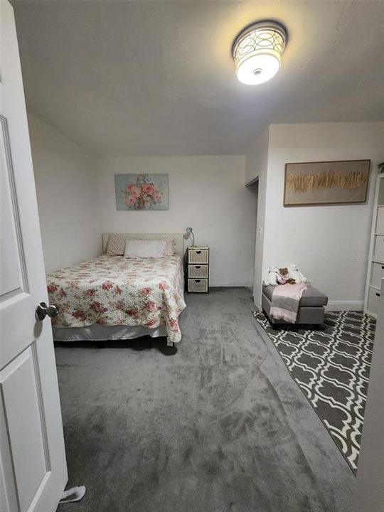Active With Contract: $189,900 (2 beds, 1 baths, 994 Square Feet)