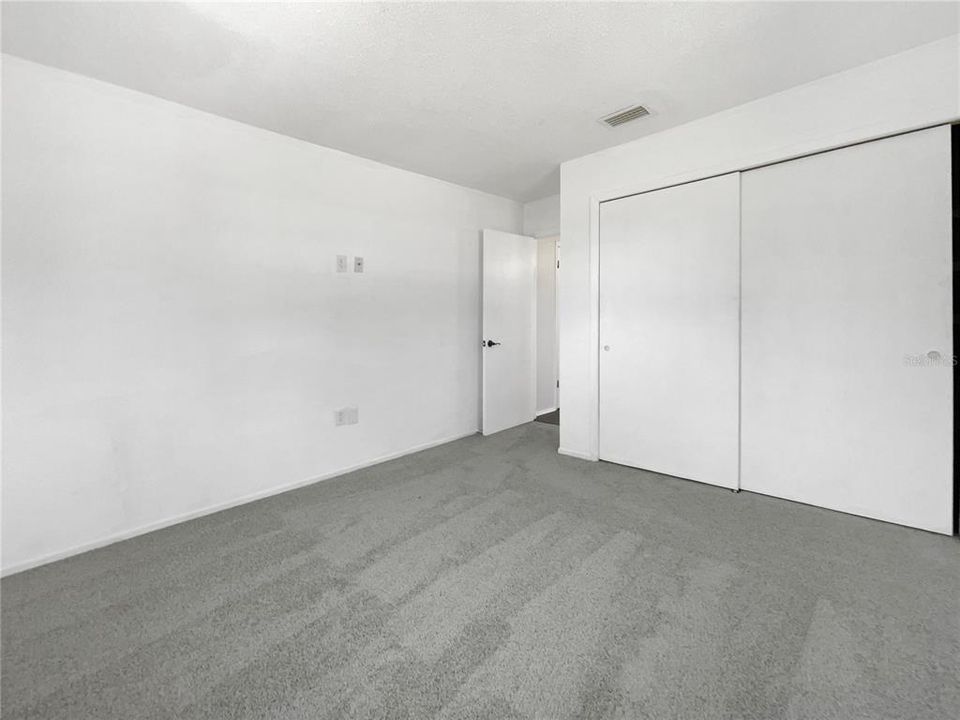 For Sale: $230,000 (2 beds, 2 baths, 863 Square Feet)