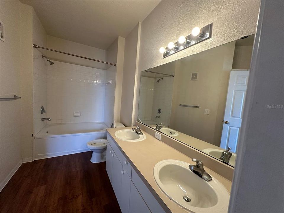 For Sale: $260,000 (3 beds, 2 baths, 1336 Square Feet)