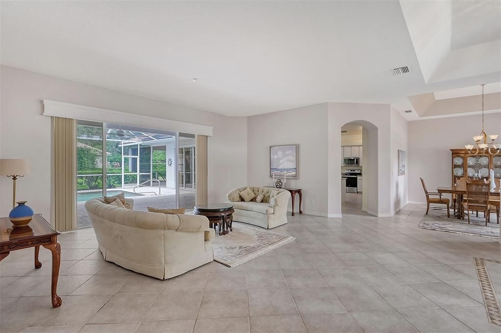 Recently Sold: $820,000 (3 beds, 3 baths, 3089 Square Feet)