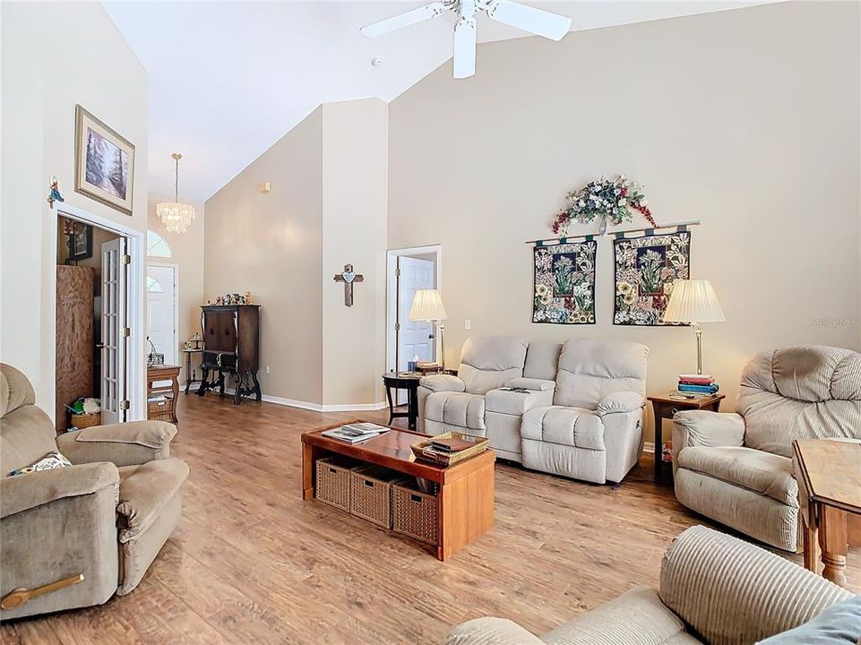 For Sale: $489,500 (3 beds, 2 baths, 1988 Square Feet)