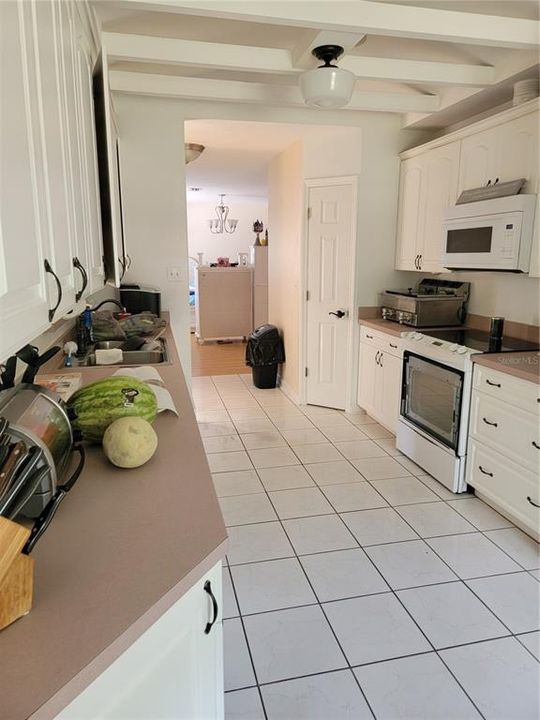 For Rent: $2,299 (3 beds, 2 baths, 1928 Square Feet)